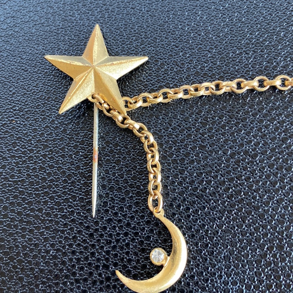 Vintage gold tone star, moon and Fleur de lis sweater pin with rolo link chain - Picture 2 of 11